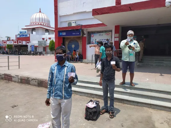 बलिया : श्रमिकों को लेकर पहुंची एक ट्रेन, जल्द पहुंचेगी दूसरी ; यात्रियों ने किया गंभीर खुलासा