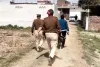 छापेमारी करने गई पुलिस और अपराधियों के बीच मुठभेड़, एक पुलिसकर्मी शहीद