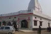 बलिया में चोरों ने एक और मंदिर को बनाया निशाना, ताला तोड़कर देवी-देवता का आभूषण और दानपेटी चोरी