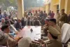 Ballia News : सवालों के घेरे में मंदिर से चोरी का खुलासा, ग्रामीणों ने घेरा थाना