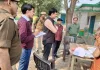 प्राथमिक विद्यालय और सचिवालय पर चल रहे SIR गणना प्रपत्रों की प्रगति का बलिया DM ने लिया जायजा, दिए निर्देश