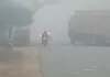 घने कोहरे के बीच सर्द हवाओं ने बढ़ा दी ठंड : अलाव का सहारा ले रहे लोग, बलिया में ठिठुरते हुए स्कूल जाते दिखे बच्चे