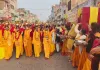 बलिया में निकली 108 कुण्डीय गायत्री महायज्ञ की निकली भव्य और दिव्य कलश यात्रा, होती रही पुष्प वर्षा