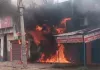 बलिया में आग की लपटों का तांडव, HDFC का एटीएम जलकर खाक 