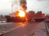 ट्रक और टैंकर में सीधी टक्कर से लगी आग, जिन्दा जले दो लोग