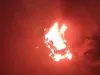 कार में लगी आग, जिन्दा जले दो लोग ; देखें Video