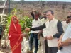 रेल अफसर निर्भय नारायण सिंह ने बताए पौधरोपण के फायदे, युवाओं को दिये सफलता के मंत्र