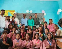 बलिया : भावुक माहौल में विदा हुए 5वीं और 8वीं के बच्चे, चार शिक्षक भी सम्मानित