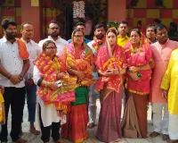 बलिया : मंदिरों में आराधना के बाद डॉ. सुषमा शेखर ने किया दर्जनों गांवों में जनसम्पर्क