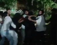 Video : बलिया में लक्ष्मी पूजा के दौरान प्रधान और पूर्व प्रधान पक्ष में जमकर मारपीट, पांच गिरफ्तार, पुलिस तैनात