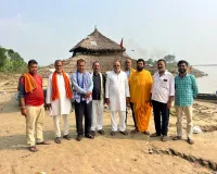 Ballia News : गंगा घाट पर चल रही कार्तिक पूर्णिमा की विशेष तैयारी