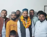 Ballia News : मां और बहन के साथ उमरा के लिए मक्का रवाना हुए अधिवक्ता अहमद हसन 