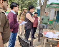 प्राथमिक विद्यालय और सचिवालय पर चल रहे SIR गणना प्रपत्रों की प्रगति का बलिया DM ने लिया जायजा, दिए निर्देश