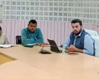 लापरवाही पर बलिया डीएम सख्त : दो अधिकारियों का रोका वेतन, कई को मिली कड़ी फटकार