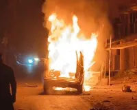 Video : बलिया में टक्कर के बाद जली स्कार्पियो, टेम्पो के उड़े परखच्चे, एक की मौत ; पांच रेफर