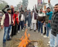 बांग्लादेश में हिंदू युवक की हत्या पर बलिया में उबाल, फूंका गया मोहम्मद यूनुस का पुतला