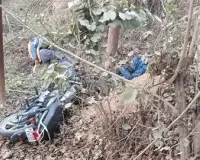 बलिया में विद्युत पोल से टकराई बाइक, दो युवकों की मौत