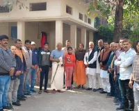 Ballia News : सड़क हादसे में मृत शिक्षक को श्रद्धांजलि देते वक्त रो पड़े टीम मेम्बर्स