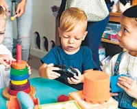 सर्वे में खुलासा : बच्चे स्कूल में किताबों को समझने लगे हैं मोबाइल