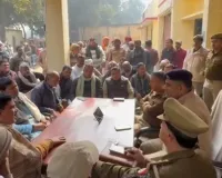 Ballia News : सवालों के घेरे में मंदिर से चोरी का खुलासा, ग्रामीणों ने घेरा थाना