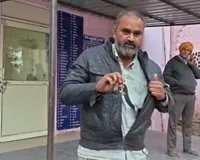 अस्पताल में जैकेट की जेब से जिंदा सांप निकालकर बोला शख्स- डाक्टर साहब, इसी सांप ने मुझे काटा है, फिर...