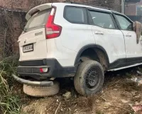 दविश देकर लौट रही पुलिस की टीम का एक्सीडेंट, सब इंस्पेक्टर की मौत, महिला दरोगा समेत 3 घायल 