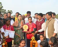 बलिया में फुटबॉल टूर्नामेंट : खिताबी मुकाबला में चमका UP का पडरौना, झारखंड को हराकर जीता मैच