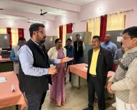 Ballia News : चेतावनी के बाद भी मिली कमियां, CDO ने चार कर्मचारियों का रोका वेतन; इन विन्दुओं पर किए अलर्ट