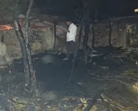 बलिया में आग का तांडव : पांच झोपड़ियां राख, दो झुलसे