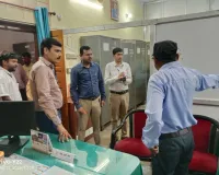 विकास भवन का औचक निरीक्षण : अव्यवस्था पर भड़के बलिया डीएम, बोले...