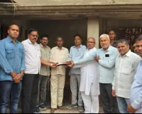 बलिया के शिक्षकों ने दिया मानवीय संवेदना का परिचय, दिवंगत रसोईया के परिजन को सौंपी आर्थिक सहायता