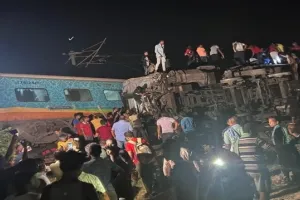 ओडिशा में भीषण रेल हादसा : चार दर्जन यात्रियों की मौत, 350 से ज्यादा घायल