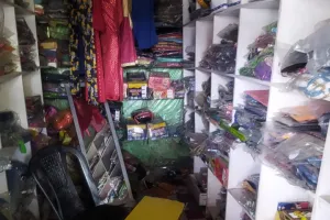 Ballia News : दुकान का ताला तोड़कर हजारों की चोरी, जांच में जुटी पुलिस