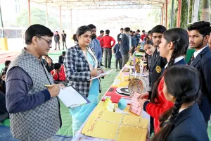गणितज्ञ श्रीनिवास रामानुजन की स्मृति में सनबीम के बच्चों ने लगाई प्रदर्शनी