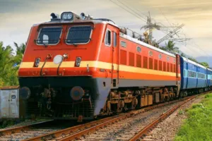 बलिया : ट्रेनों का निरस्तीकरण व मार्ग परिवर्तन से मुश्किल में यात्री