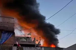 फैक्ट्री में लगी भीषण आग, 3 लोगों की मौत ; देखें Video 