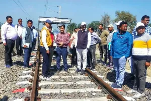 बलिया : नवनिर्मित रसड़ा-इन्दारा दोहरीकृत रेल खण्ड प 125 किमी की रफ्तार से दौड़ी ट्रेन, वाराणसी-मुगलसराय और मकामा-बरौनी खंड को मिलेगी काफी राहत