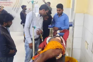 बलिया : छिनैती की कोशिश में असफल बदमाशों ने दुकानदार को चाकू से गोदा