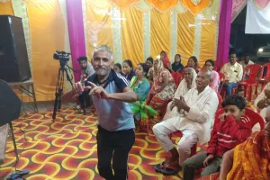 श्रीकृष्ण के माखन खाते ही बजने लगी घंटी... झूमनें लगे श्रोता