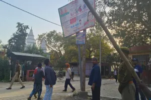 लोक सभा चुनाव 2024 : बलिया में बैनर-पोस्टर हटाने को उतरी टीमें