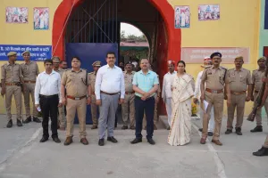 जिला जज, डीएम और एसपी ने किया बलिया कारागार का निरीक्षण