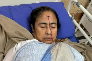 पश्चिम बंगाल की CM ममता बनर्जी को सिर में लगी गंभीर चोट, अस्पताल में भर्ती