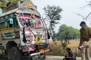 Road Accident in Ballia : चाचा-भतीजा के लिए काल बना ट्रक, मौत से मातम में बदली परिवार की खुशियां