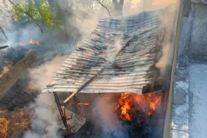 बलिया में पलक झपकते ही तबाह हो गई कई परिवारों की गृहस्थी, देखें Video