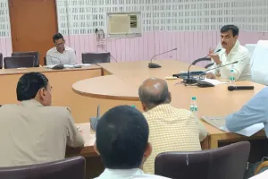 बलिया शहर के 13 चौराहों पर लगेंगे सीसीटीवी कैमरे, प्रेशर हॉर्न पर चलेगा अभियान, डीएम ने दिए सख्त निर्देश