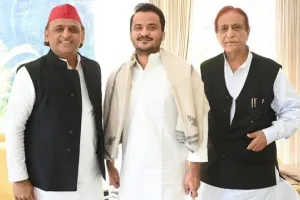 बेटे अब्दुल्ला को लेकर अचानक अखिलेश यादव से मिलने पहुंचे आजम खां, सोशल मीडिया पर तस्वीर शेयर कर कही बड़ी बात!