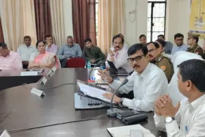 12 साल से लंबित वरासत पर बलिया DM सख्त : लेखपाल सस्पेंड, कानूनगो को प्रतिकूल प्रविष्टि