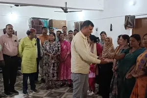 नौकरी का 10 साल बेमिसाल : बेलहरी के शिक्षकों ने कुछ यूं बांटी खुशियां