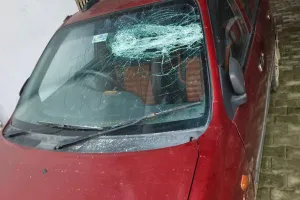 Ballia Breaking : प्रधान के घर में घुसकर दबंगई, मारपीट और धमकी, तोड़ी गाड़ियां