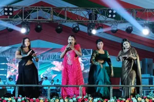 Ballia News : भारतेंदु मंच पर गूंजे भोजपुरी सुर, शिल्पी राज ने मचाया धमाल